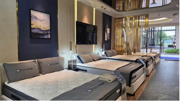 Nhiều dòng sản phẩm nệm được Uuviet Solutions giới thiệu tại showroom mới